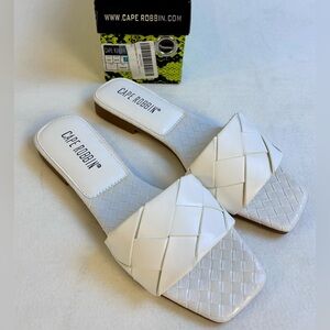 New Cape Robbin Deja Woven Mules Slip On white Flat Slides Sandals / Sz 7